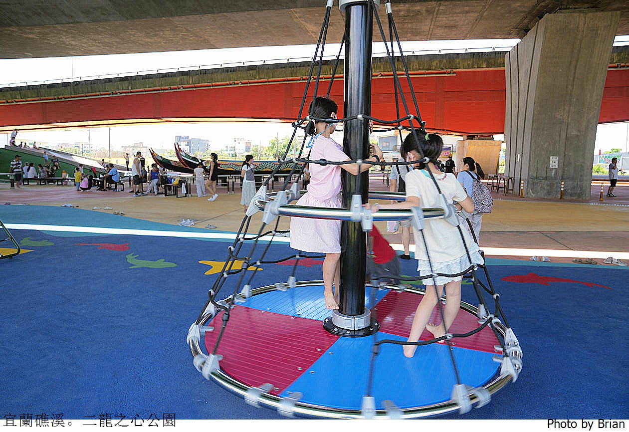 宜蘭礁溪二龍之心親子公園。龍舟造型溜滑梯沙坑兒童遊戲區