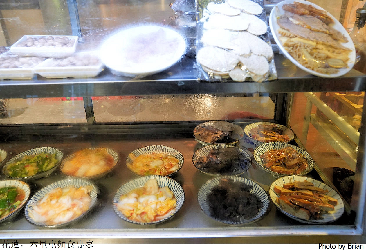 花蓮美崙六里屯麵食專家美崙旗艦店。在地 70年老字號麵店