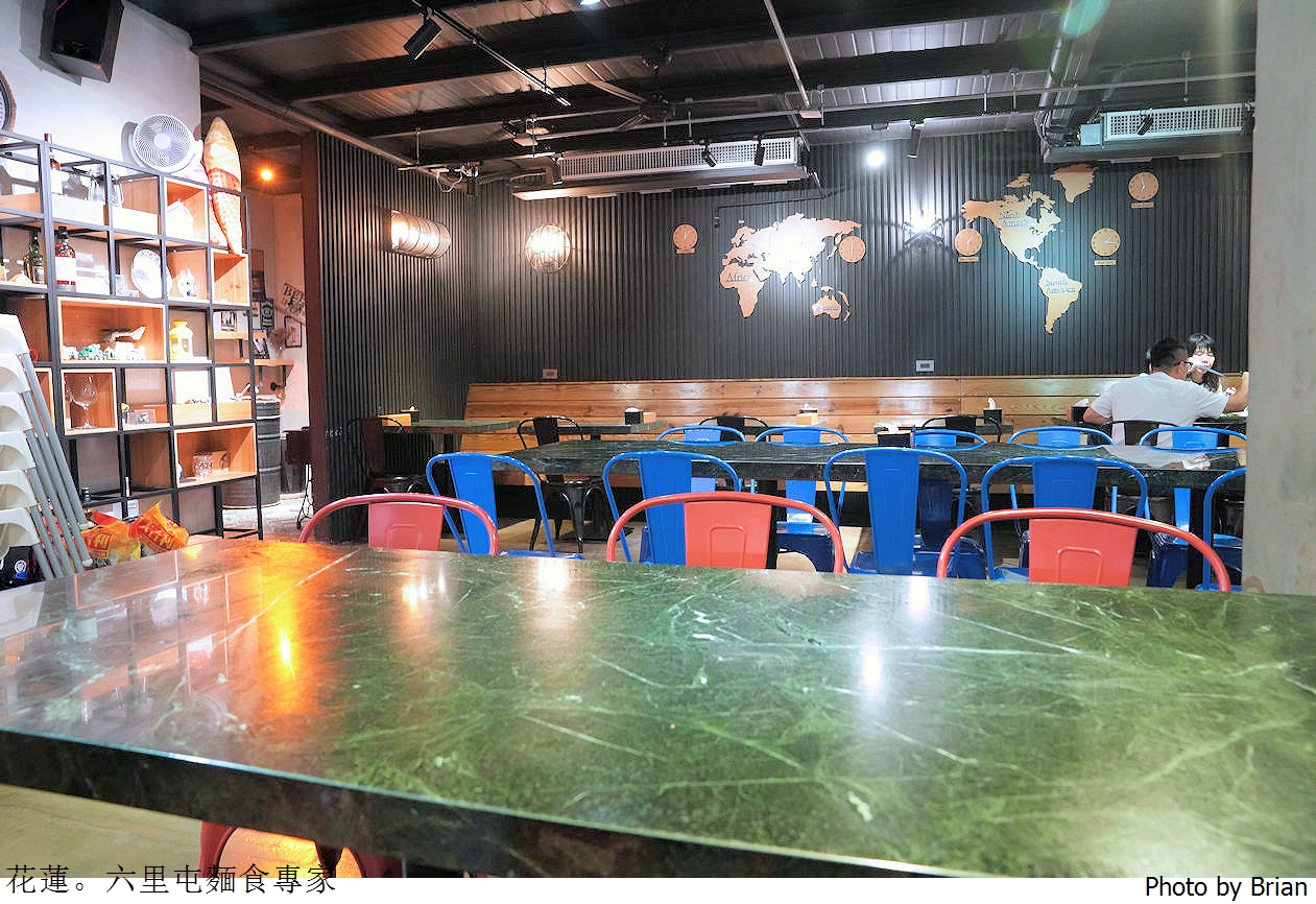花蓮美崙六里屯麵食專家美崙旗艦店。在地 70年老字號麵店 花蓮美崙六里屯麵食專家美崙旗艦店。在地 70年老字號麵店