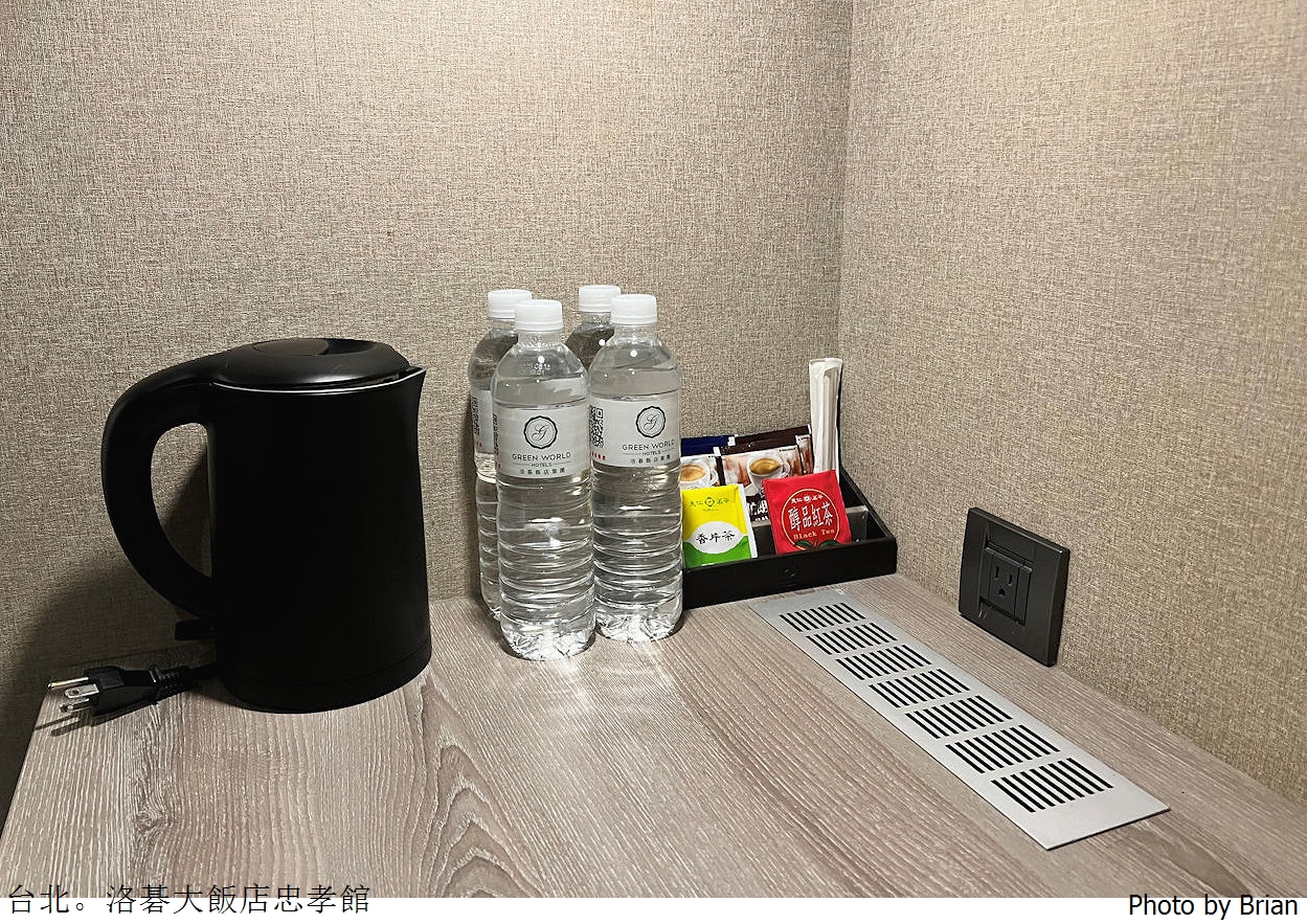 台北大巨蛋住宿推薦洛碁大飯店忠孝館。捷運站步行3分鐘大巨蛋步行10分鐘