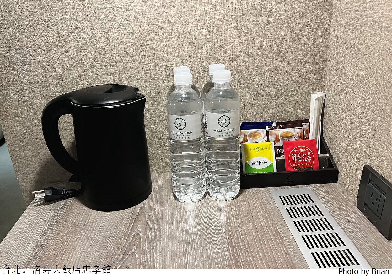 台北大巨蛋住宿推薦洛碁大飯店忠孝館。捷運站步行3分鐘大巨蛋步行10分鐘