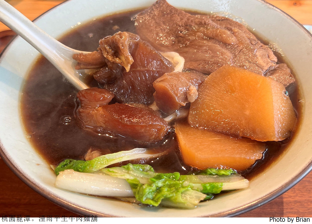 桃園龍潭湮雨平生牛肉麵舖。龍潭渴望園區好文青精巧小舖美食