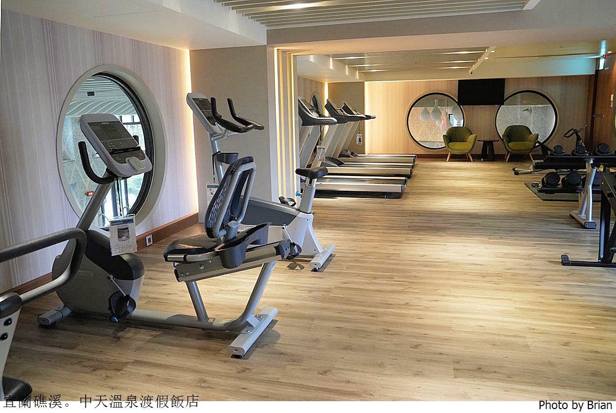 宜蘭礁溪住宿中天溫泉渡假飯店。300坪溫泉水療SPA、室內兒童遊戲區