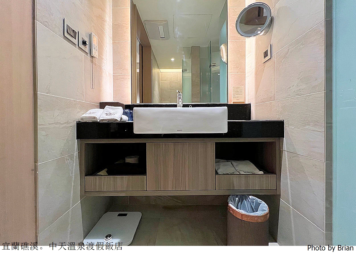 宜蘭礁溪住宿中天溫泉渡假飯店。300坪溫泉水療SPA、室內兒童遊戲區