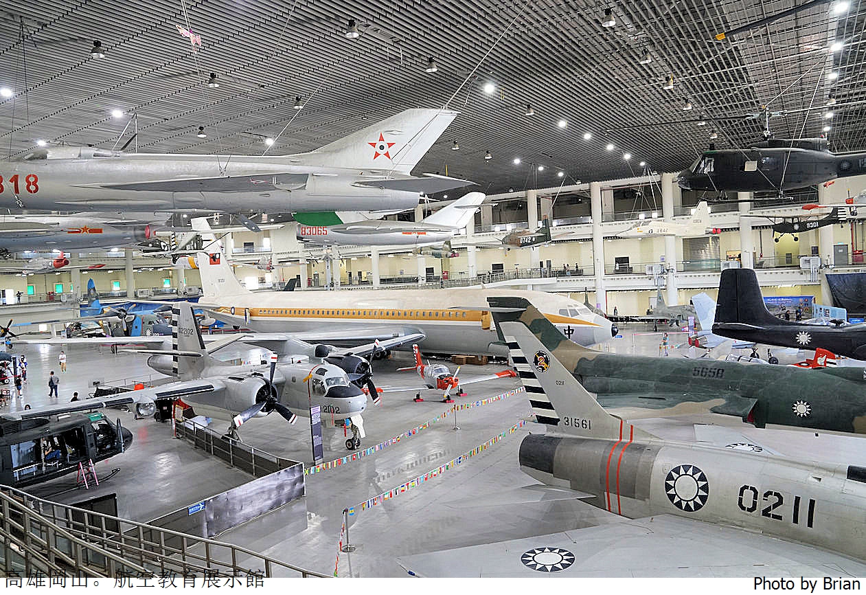高雄景點岡山航空教育展示館。真實戰機展示室內親子景點推薦