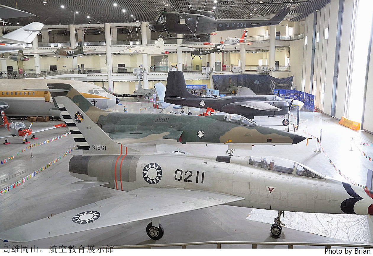 高雄景點岡山航空教育展示館。真實戰機展示室內親子景點推薦