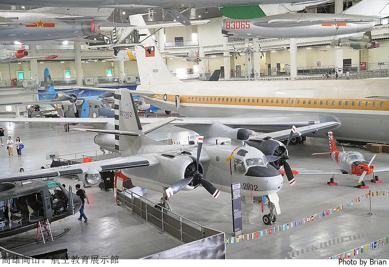 高雄景點岡山航空教育展示館。真實戰機展示室內親子景點推薦
