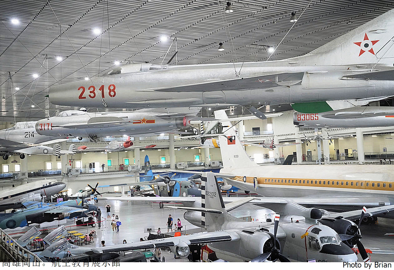 高雄景點岡山航空教育展示館。真實戰機展示室內親子景點推薦