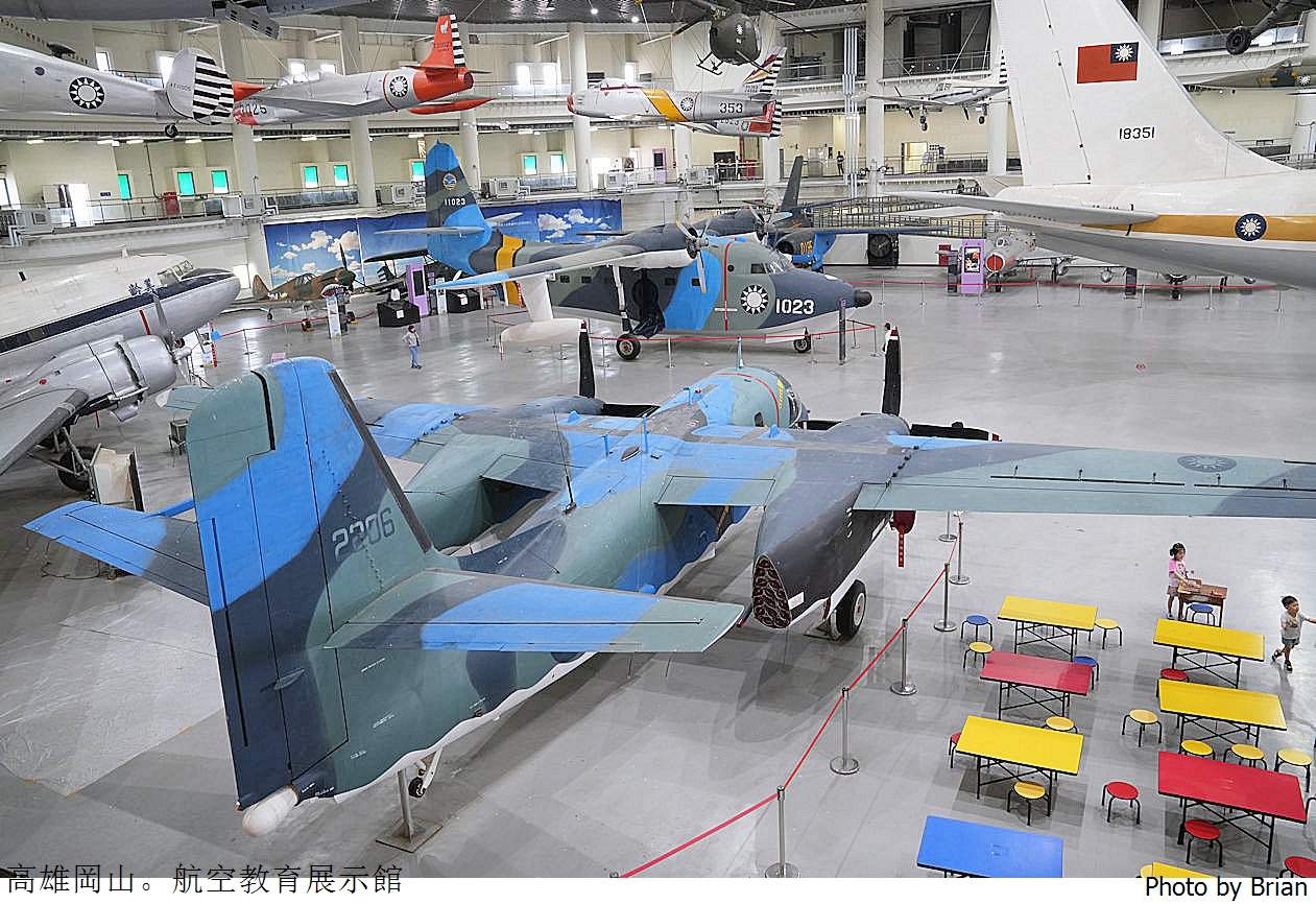 高雄景點岡山航空教育展示館。真實戰機展示室內親子景點推薦