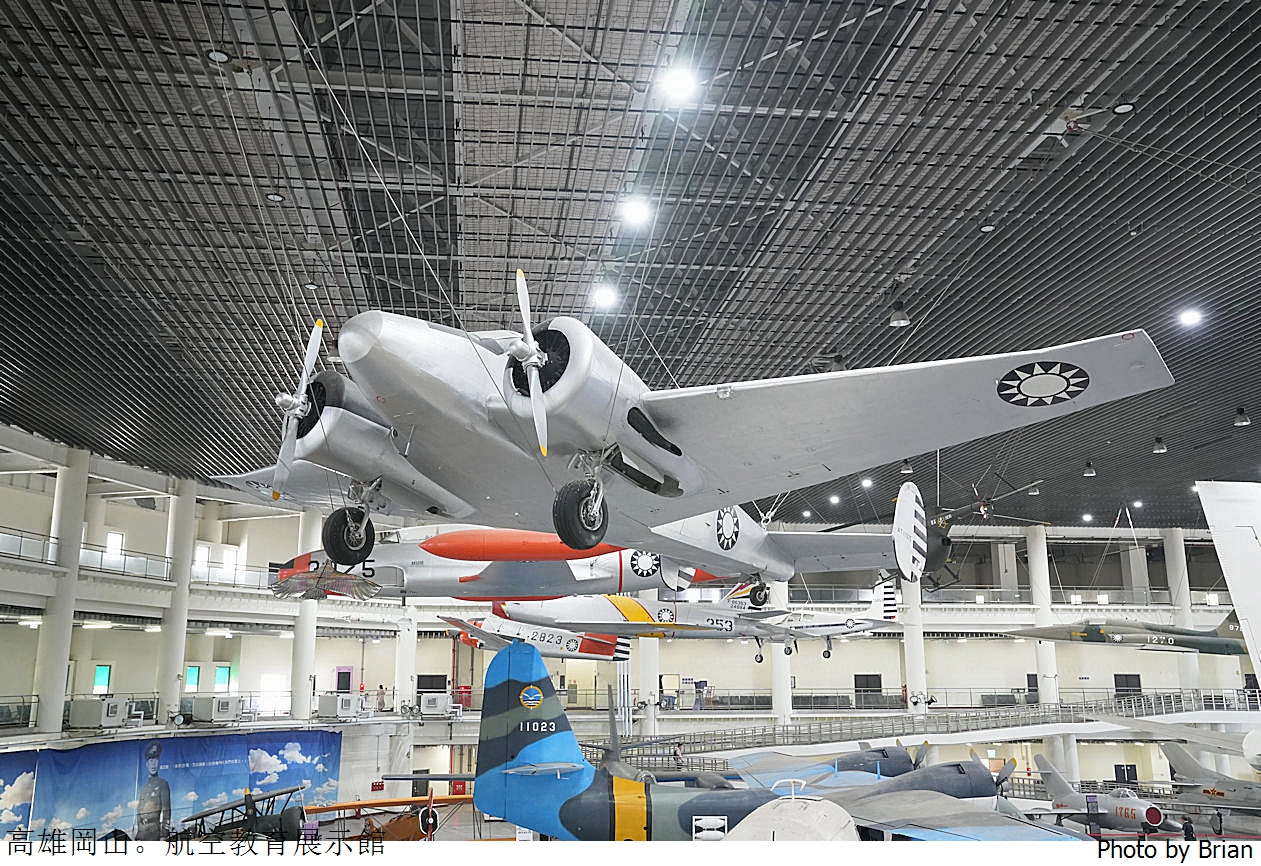 高雄景點岡山航空教育展示館。真實戰機展示室內親子景點推薦