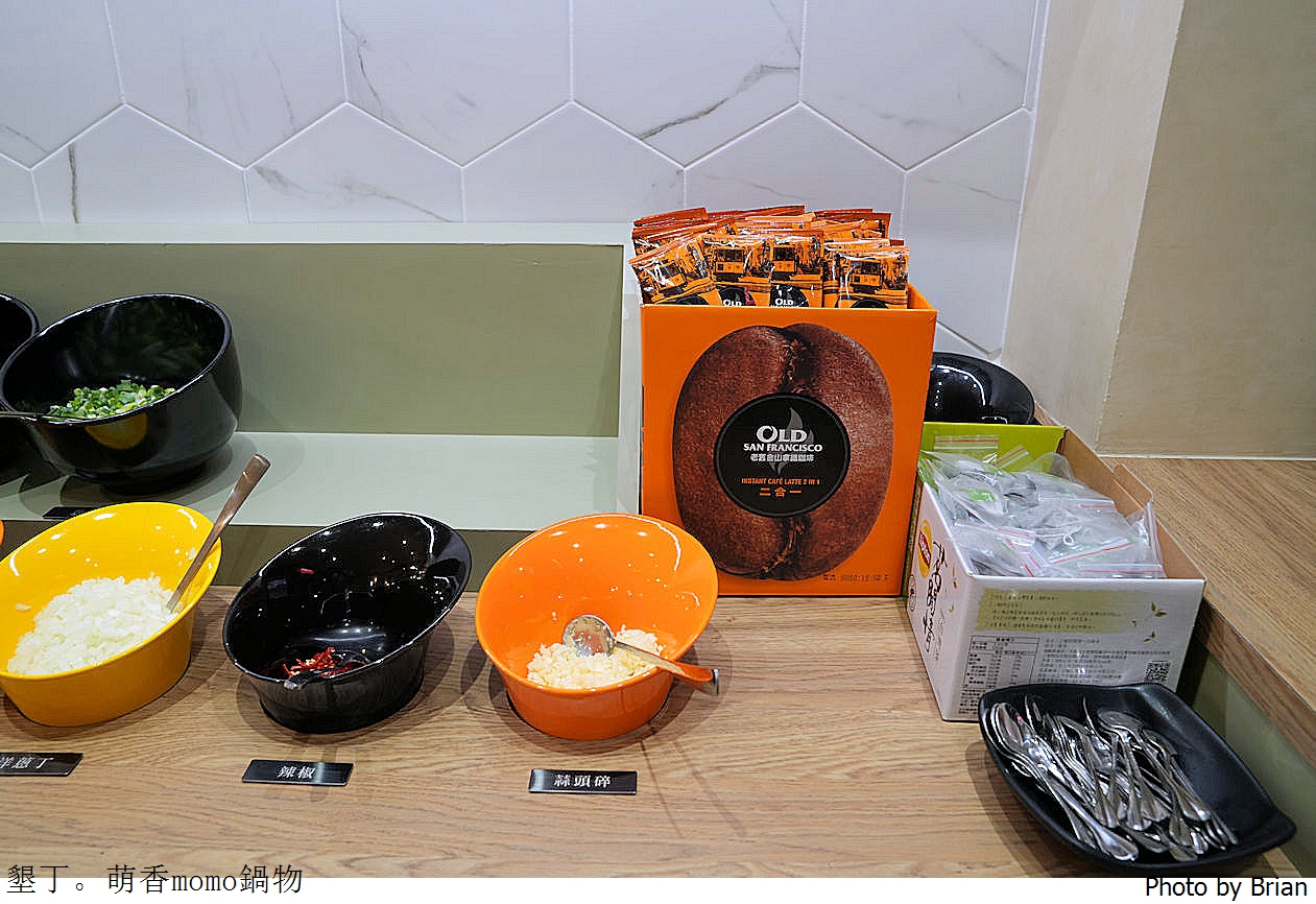 屏東墾丁大街美食萌香momo鍋物。墾丁大街上個人式火鍋 屏東墾丁大街美食萌香momo鍋物。墾丁大街上個人式火鍋
