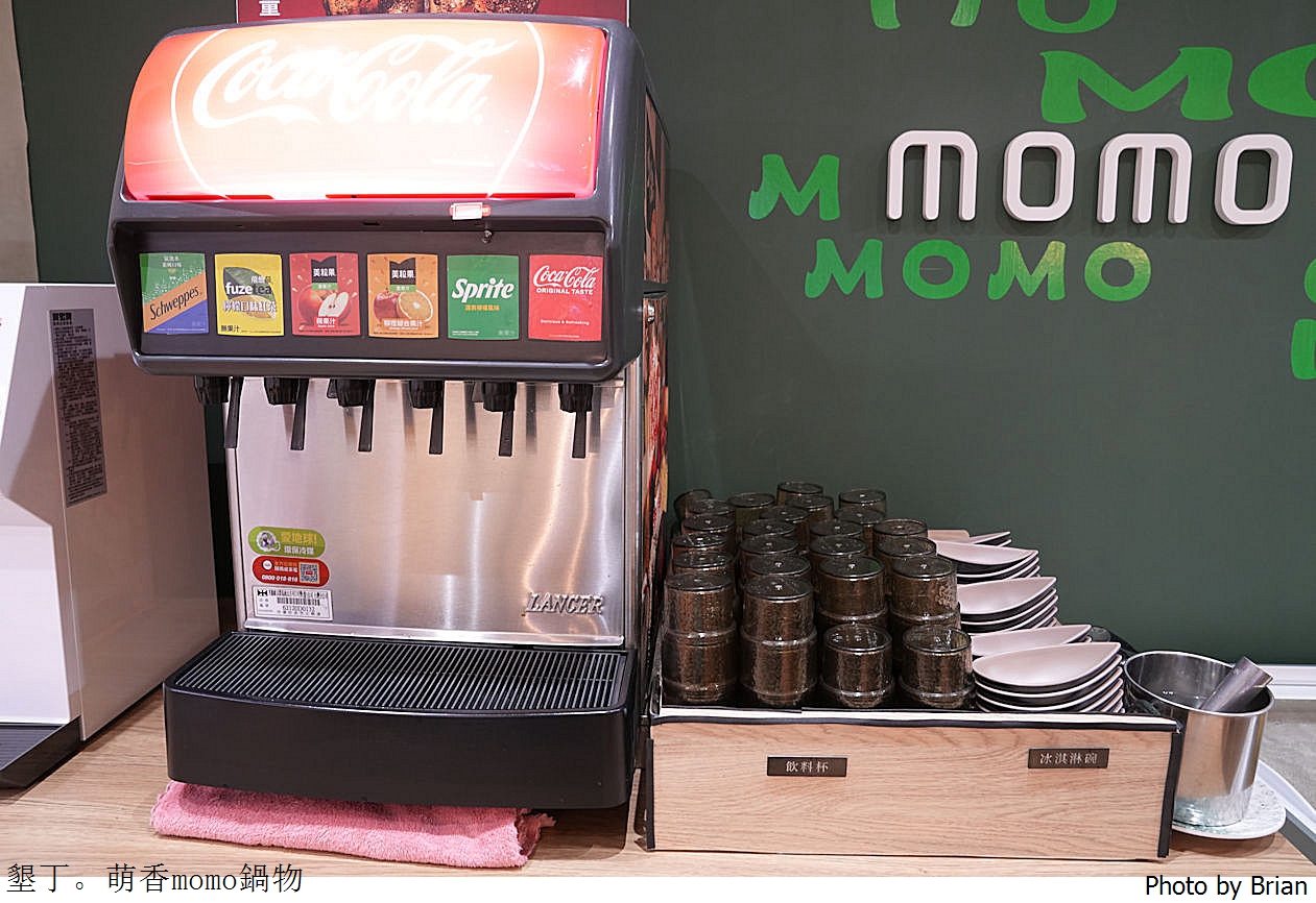 屏東墾丁大街美食萌香momo鍋物。墾丁大街上個人式火鍋 屏東墾丁大街美食萌香momo鍋物。墾丁大街上個人式火鍋