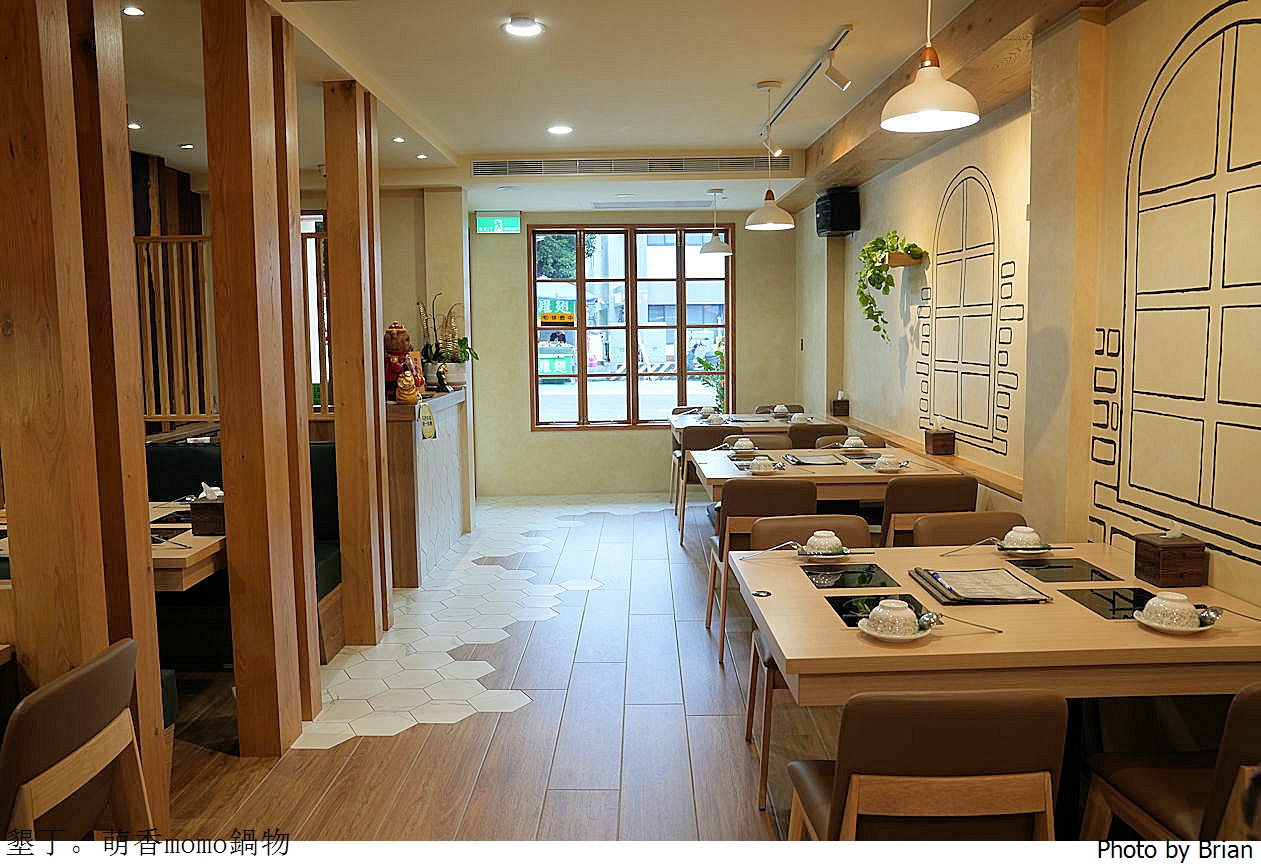屏東墾丁大街美食萌香momo鍋物。墾丁大街上個人式火鍋 屏東墾丁大街美食萌香momo鍋物。墾丁大街上個人式火鍋