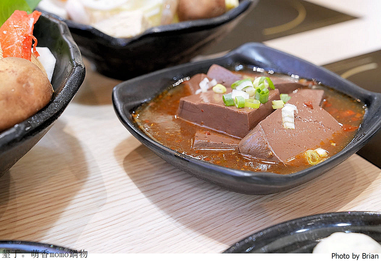 屏東墾丁大街美食萌香momo鍋物。墾丁大街上個人式火鍋 屏東墾丁大街美食萌香momo鍋物。墾丁大街上個人式火鍋