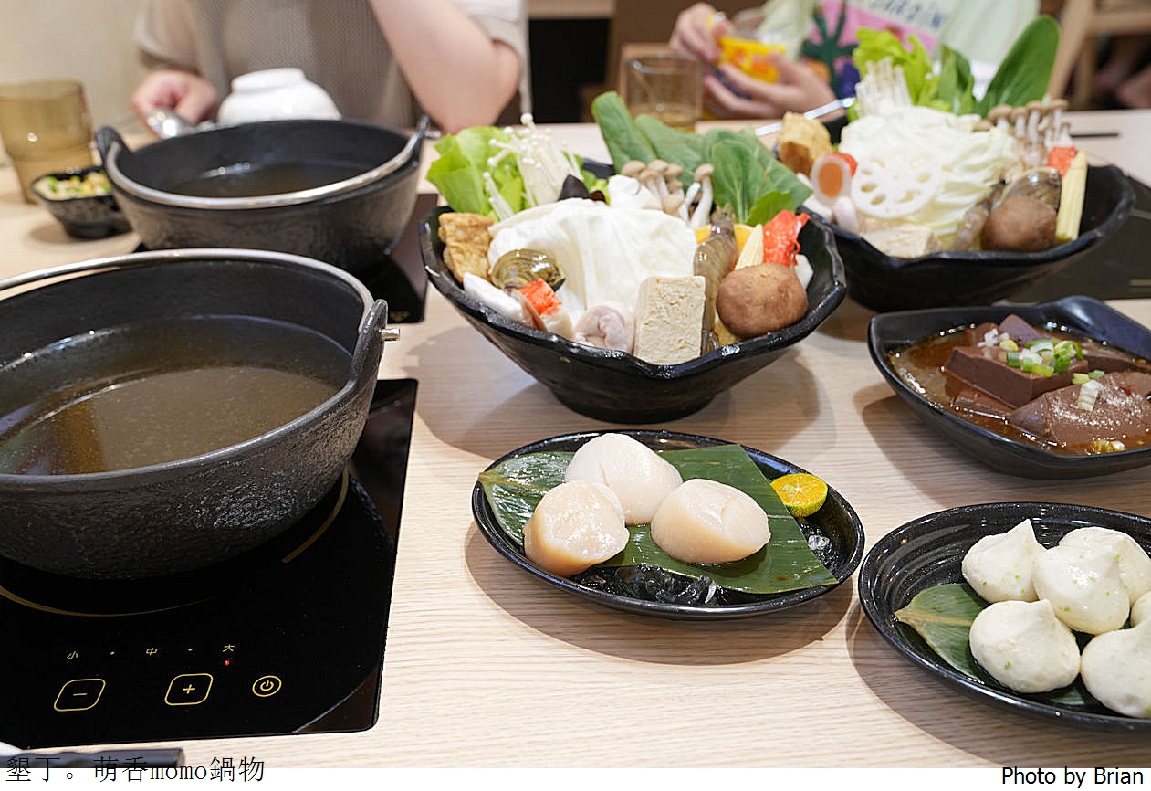 屏東墾丁大街美食萌香momo鍋物。墾丁大街上個人式火鍋 屏東墾丁大街美食萌香momo鍋物。墾丁大街上個人式火鍋