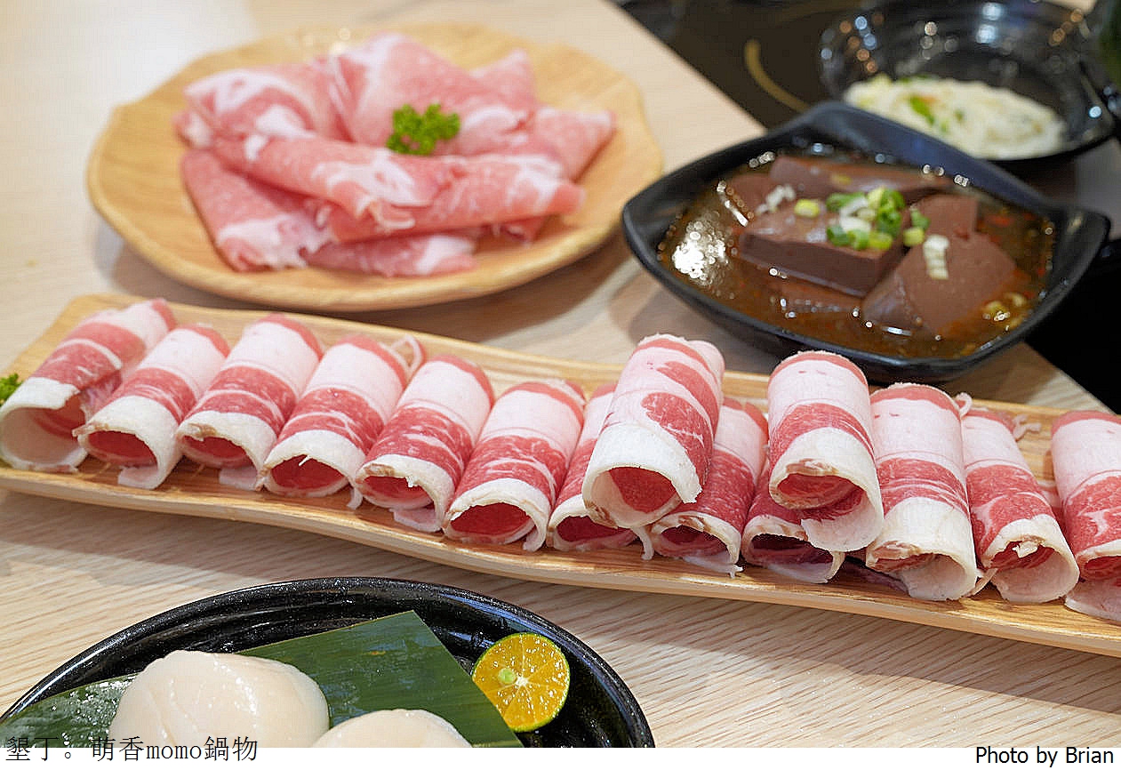 屏東墾丁大街美食萌香momo鍋物。墾丁大街上個人式火鍋 屏東墾丁大街美食萌香momo鍋物。墾丁大街上個人式火鍋