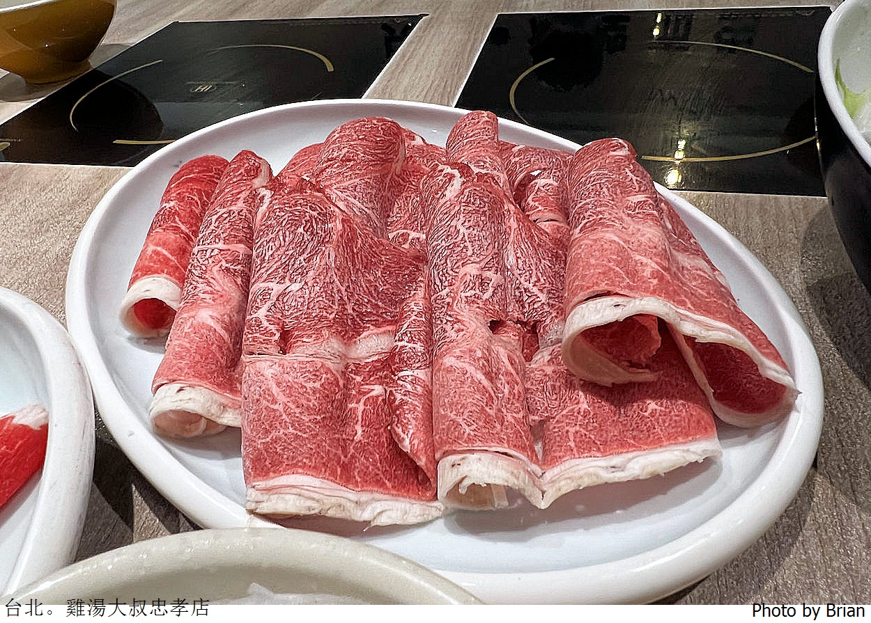 台北雞湯大叔忠孝店 Broth Master。台北大巨蛋旁巷弄中連鎖火鍋餐廳