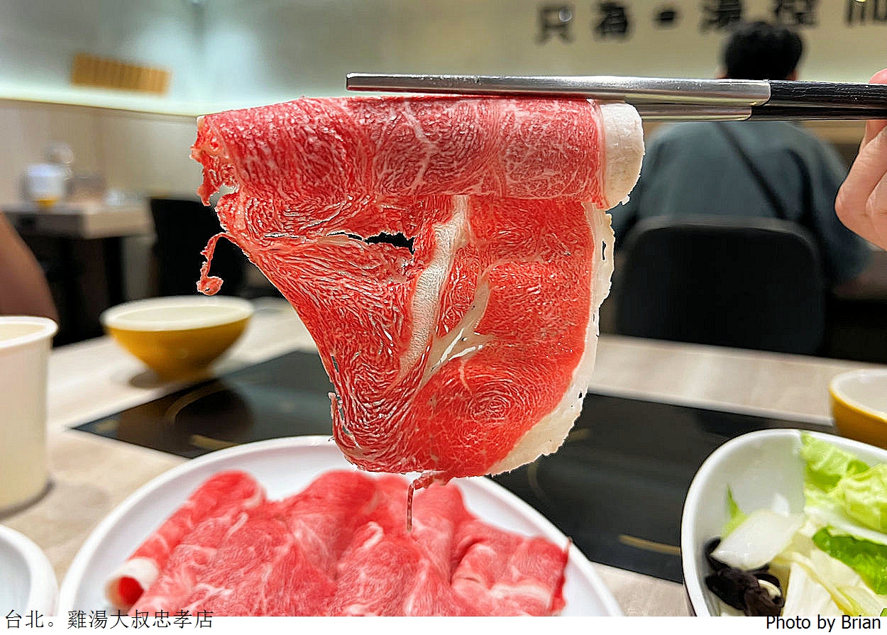 台北雞湯大叔忠孝店 Broth Master。台北大巨蛋旁巷弄中連鎖火鍋餐廳