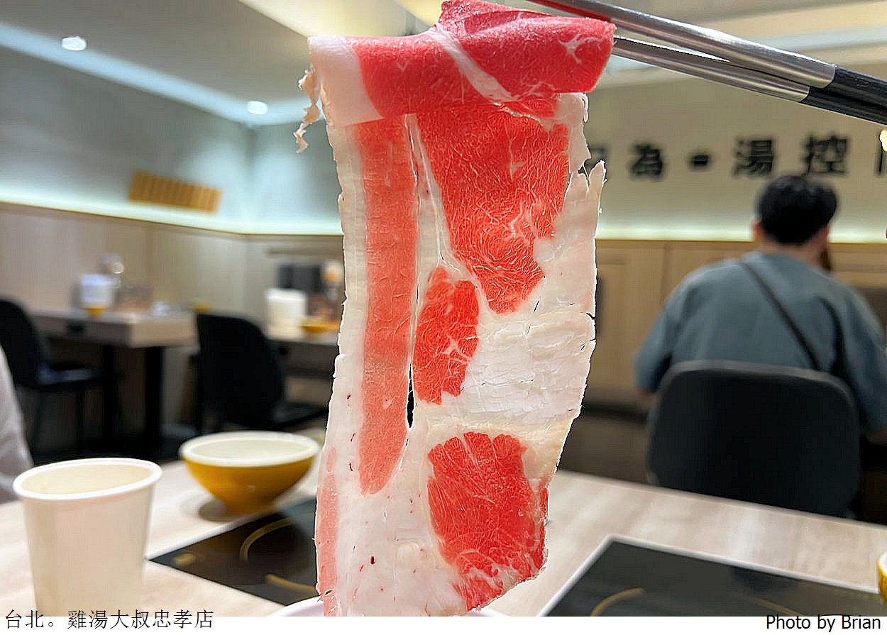 台北雞湯大叔忠孝店 Broth Master。台北大巨蛋旁巷弄中連鎖火鍋餐廳