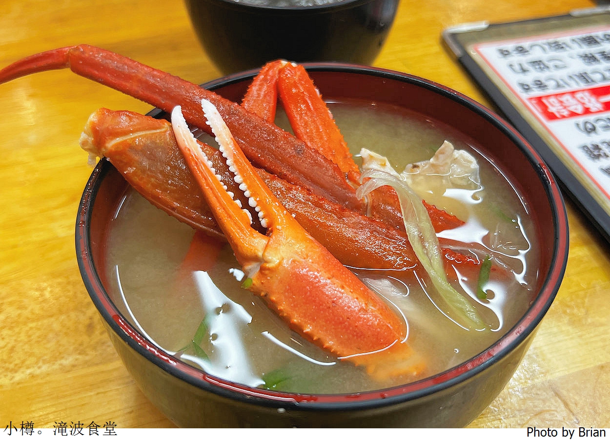 北海道小樽三角市場美食滝波食堂。人氣排隊名店三種海鮮任選組合丼飯