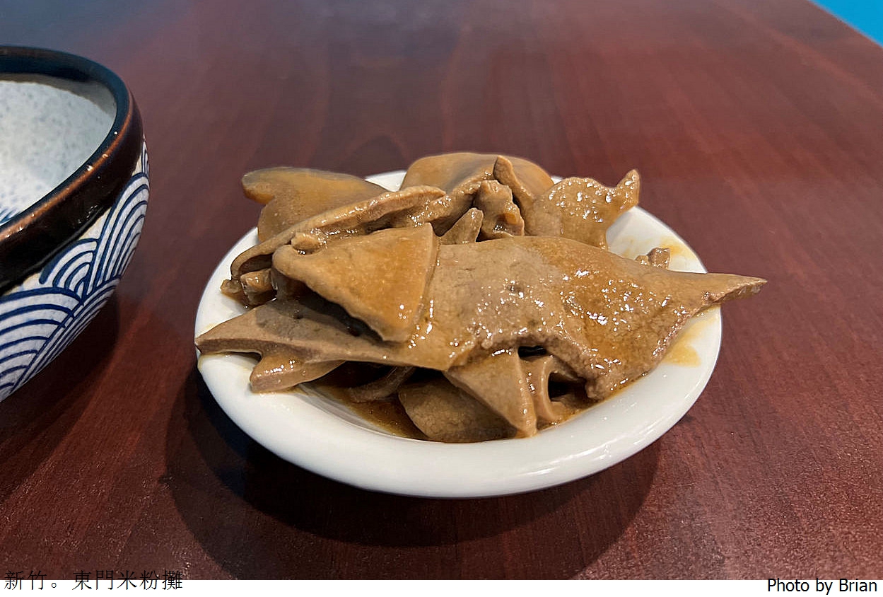 新竹美食米其林推薦東門米粉攤。東門市場內超人氣米粉湯