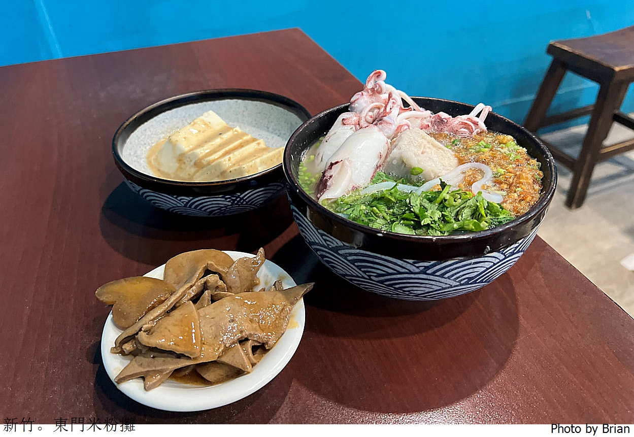 新竹美食米其林推薦東門米粉攤。東門市場內超人氣米粉湯