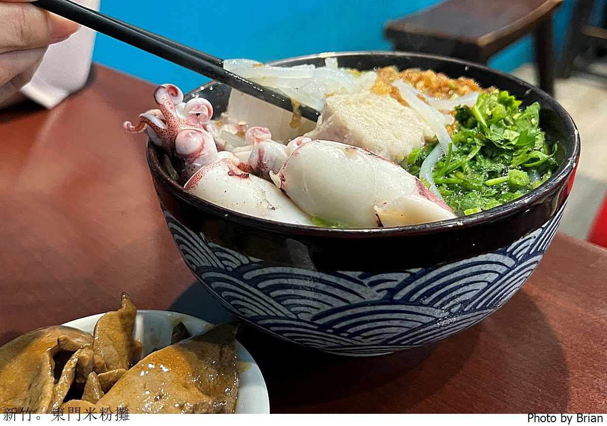 新竹美食米其林推薦東門米粉攤。東門市場內超人氣米粉湯