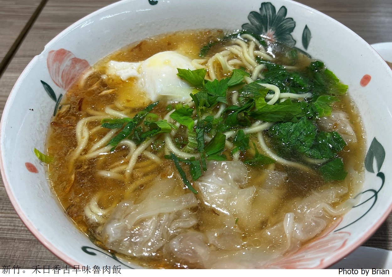 新竹小吃美食禾日香古早味魯肉飯。米其林推薦太陽蛋魯肉飯