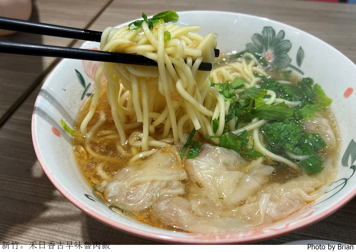 新竹小吃美食禾日香古早味魯肉飯。米其林推薦太陽蛋魯肉飯