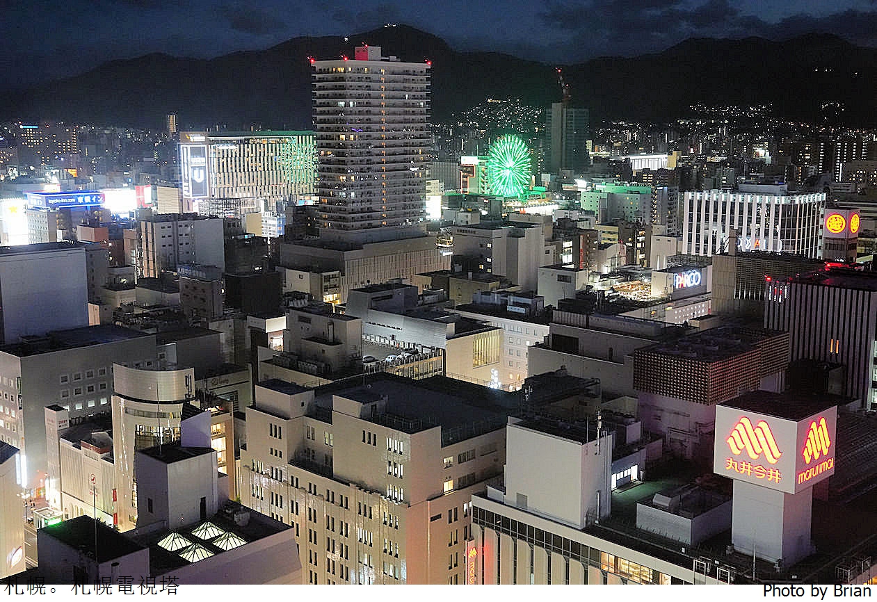北海道札幌地標景點札幌電視塔。居高臨下俯瞰大通公園札幌夜景