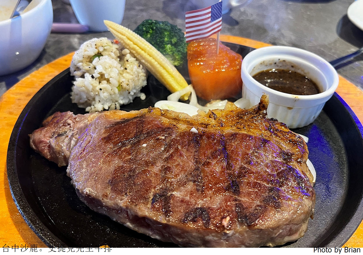 台中沙鹿美食史堤克先生牛排沙鹿店。好吃牛排搭配半自助飲料甜點吧