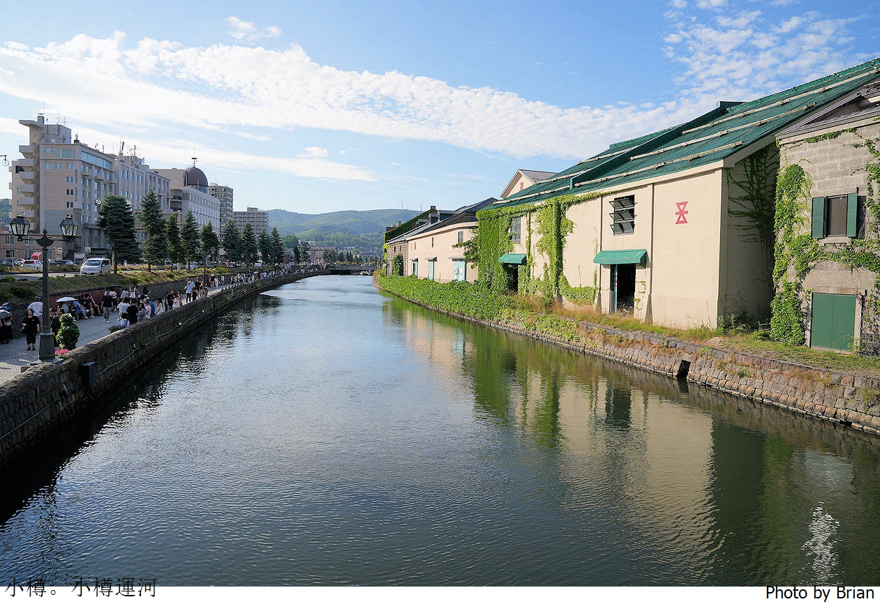 北海道必訪景點小樽運河。歷史老運河旁散步享受美麗景緻
