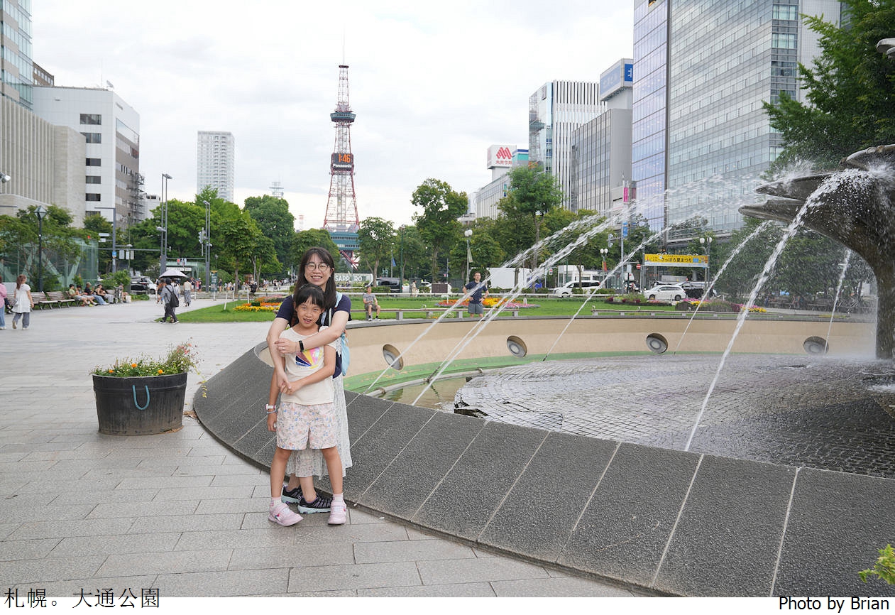 北海道札幌必遊景點大通公園。城市中的綠意還有超好吃北海道烤玉米 北海道札幌必遊景點大通公園。城市中的綠意還有超好吃北海道烤玉米