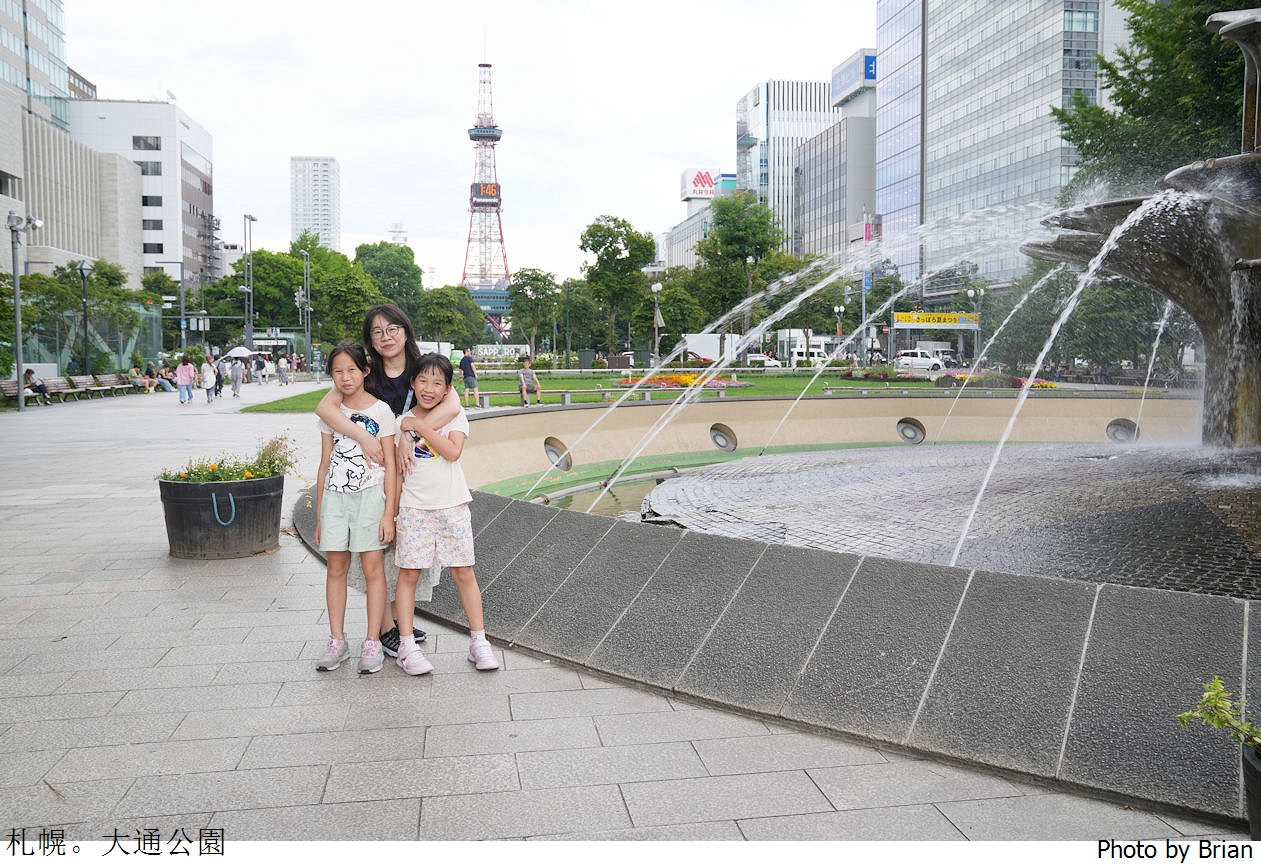 北海道札幌必遊景點大通公園。城市中的綠意還有超好吃北海道烤玉米 北海道札幌必遊景點大通公園。城市中的綠意還有超好吃北海道烤玉米