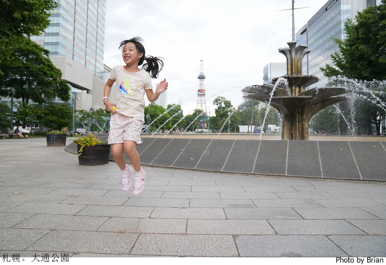 北海道札幌必遊景點大通公園。城市中的綠意還有超好吃北海道烤玉米