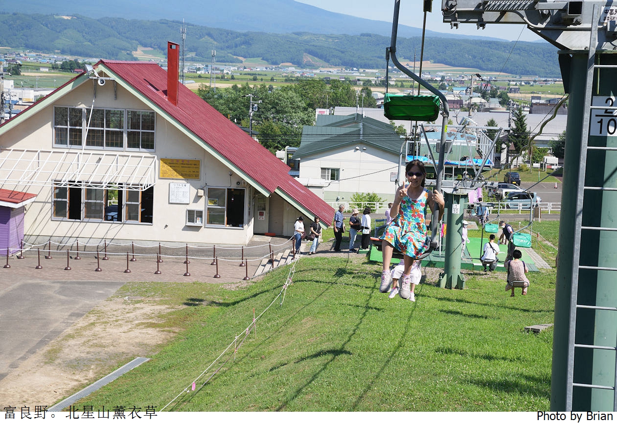 北海道中富良野北星山薰衣草園。搭纜車登高欣賞薰衣草花海搭配十勝連峰 北海道中富良野北星山薰衣草園。搭纜車登高欣賞薰衣草花海搭配十勝連峰