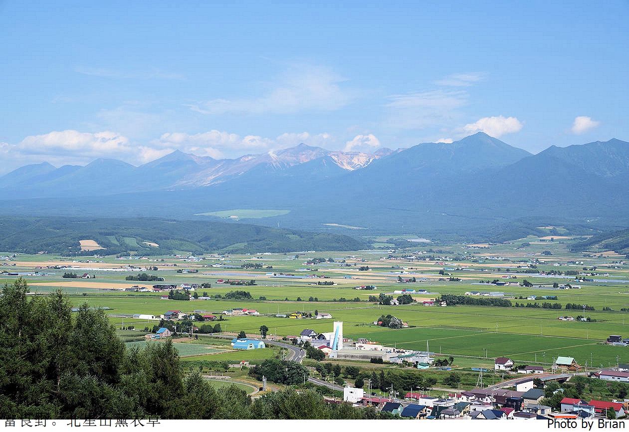 北海道中富良野北星山薰衣草園。搭纜車登高欣賞薰衣草花海搭配十勝連峰 北海道中富良野北星山薰衣草園。搭纜車登高欣賞薰衣草花海搭配十勝連峰