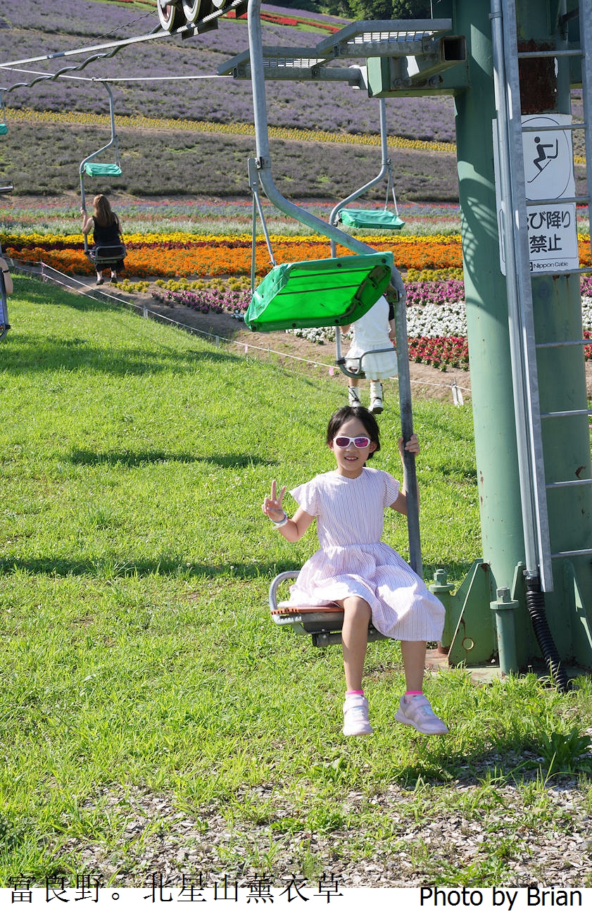 北海道中富良野北星山薰衣草園。搭纜車登高欣賞薰衣草花海搭配十勝連峰