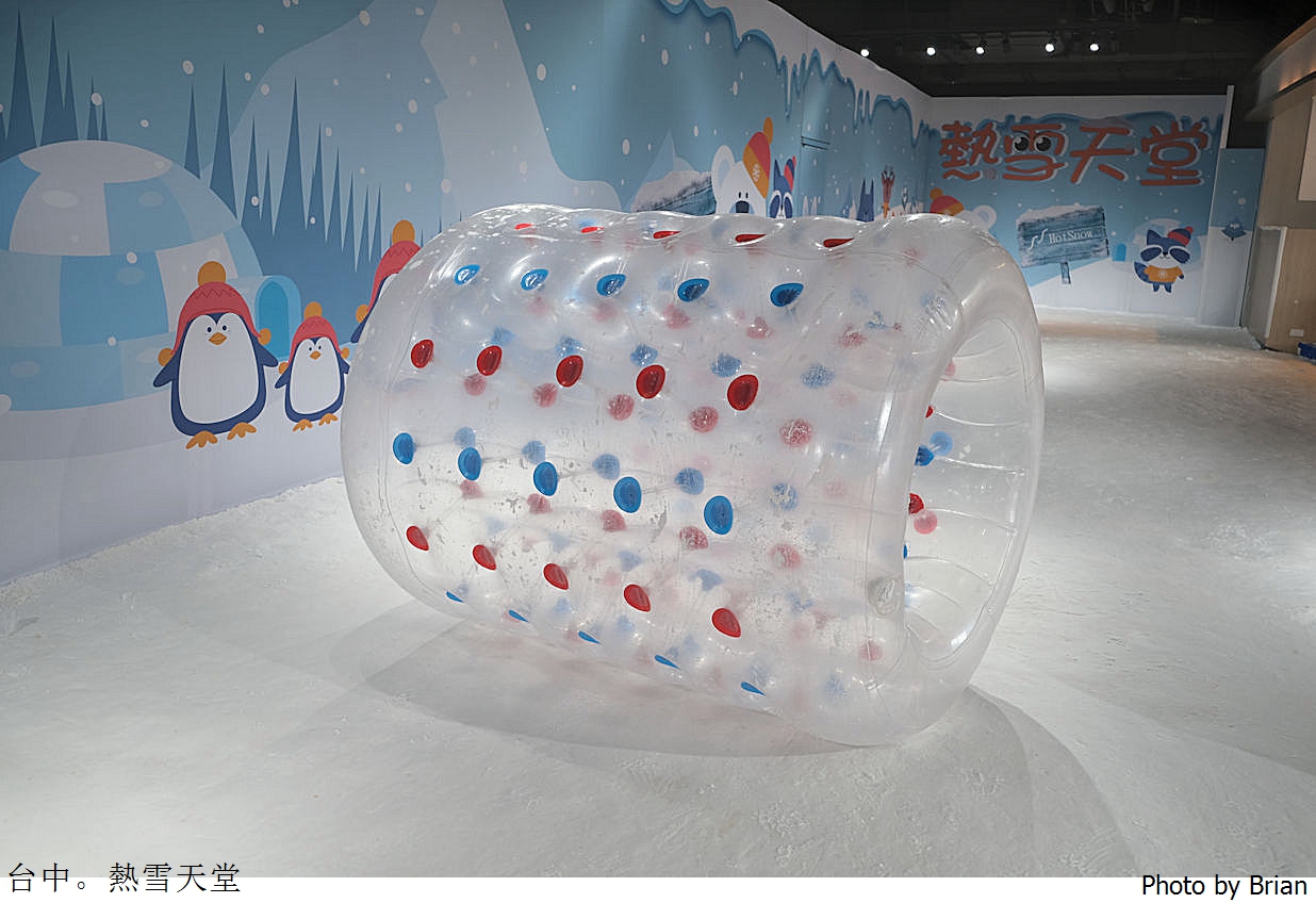 台中麗寶熱雪天堂。室內常溫玩雪體驗小孩放電好去處