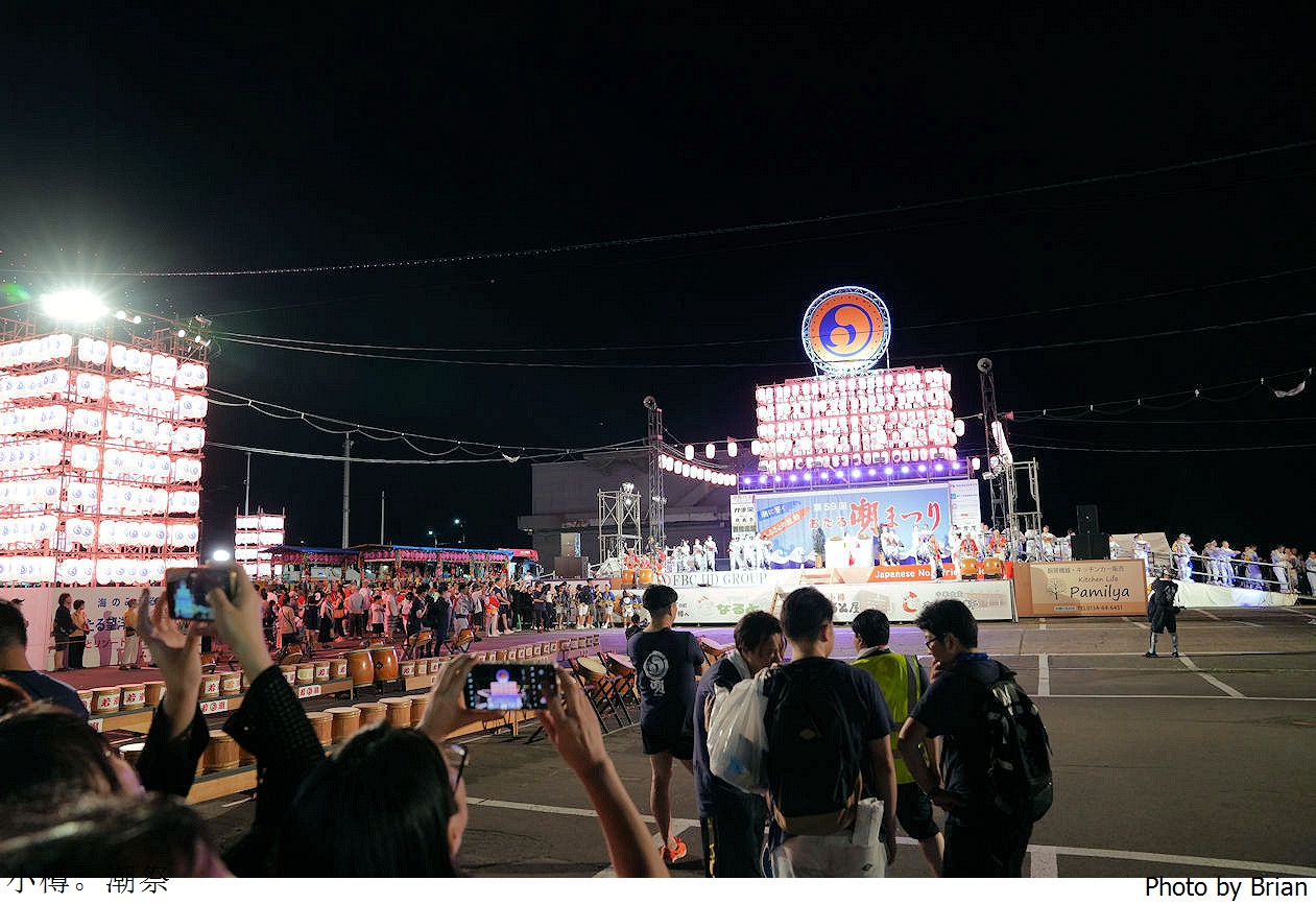 北海道小樽潮祭(おたる潮まつり)。小樽夏日盛典遊行表演煙火 北海道小樽潮祭(おたる潮まつり)。小樽夏日盛典遊行表演煙火