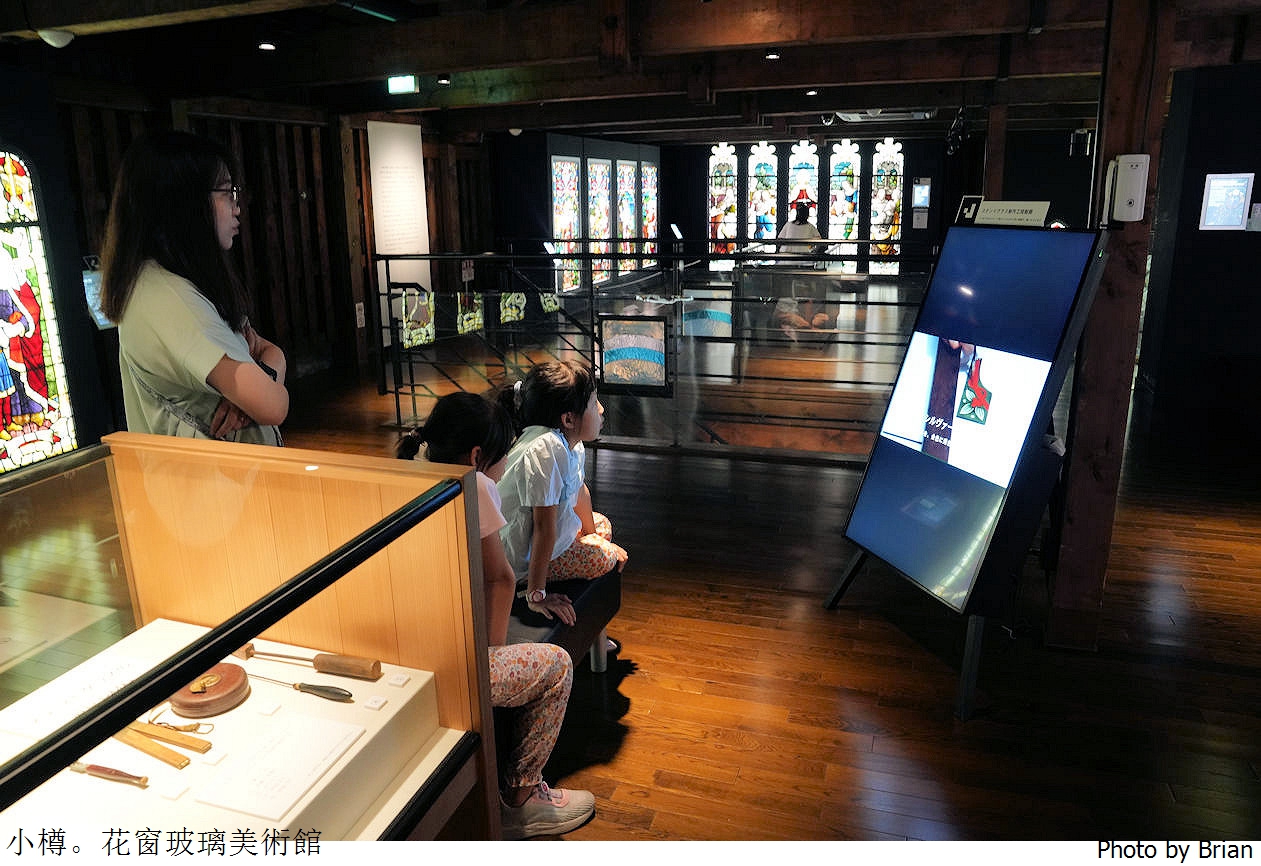 小樽花窗玻璃美術館(舊高橋倉庫)。美麗花窗藝術迷人光影