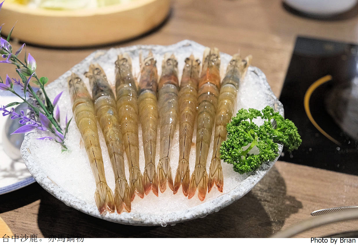 台中沙鹿火鍋亦馬鍋物。個人式小火鍋精緻菜盤肉片