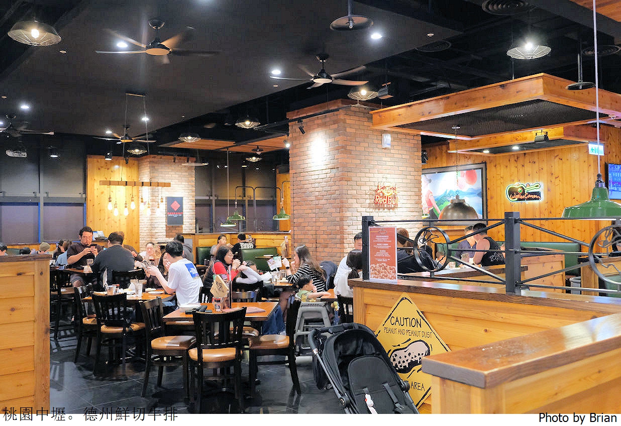 桃園青埔 Texas Roadhouse 德州鮮切牛排。道地美式牛排超大漢堡
