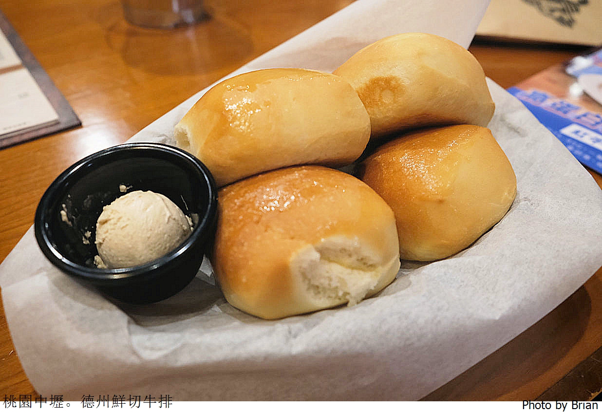 桃園青埔 Texas Roadhouse 德州鮮切牛排。道地美式牛排超大漢堡