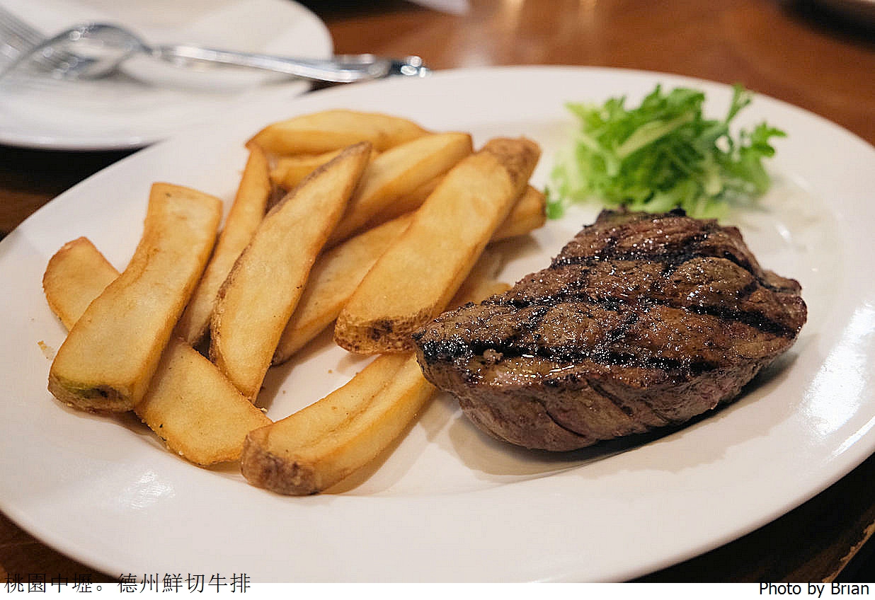 桃園青埔 Texas Roadhouse 德州鮮切牛排。道地美式牛排超大漢堡