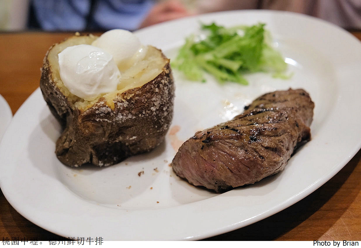 桃園青埔 Texas Roadhouse 德州鮮切牛排。道地美式牛排超大漢堡
