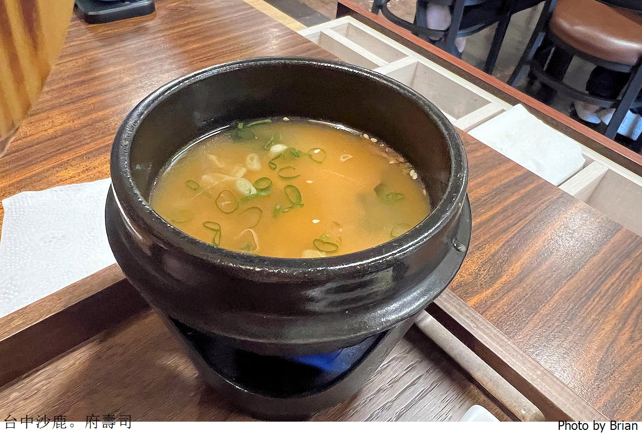 台中沙鹿日式料理府壽司。濃厚日式風格新鮮生魚片丼飯