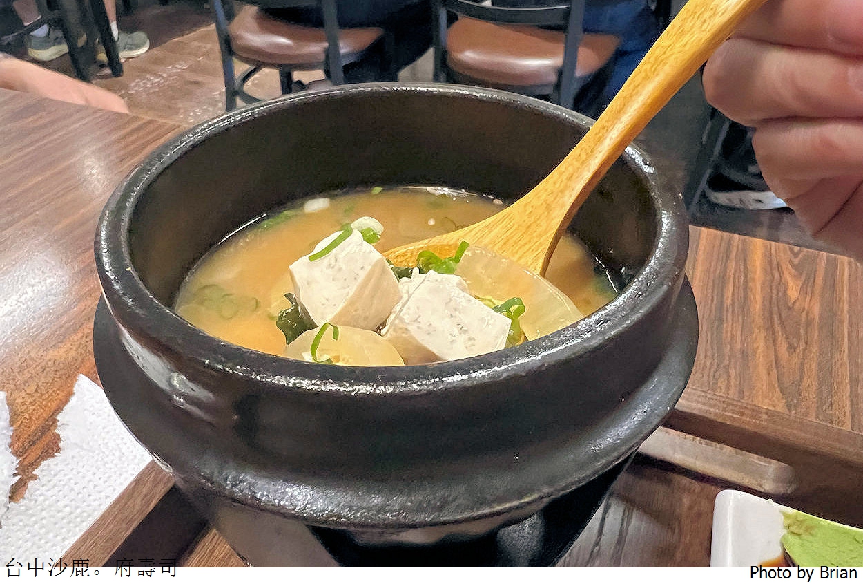 台中沙鹿日式料理府壽司。濃厚日式風格新鮮生魚片丼飯 台中沙鹿日式料理府壽司。濃厚日式風格新鮮生魚片丼飯