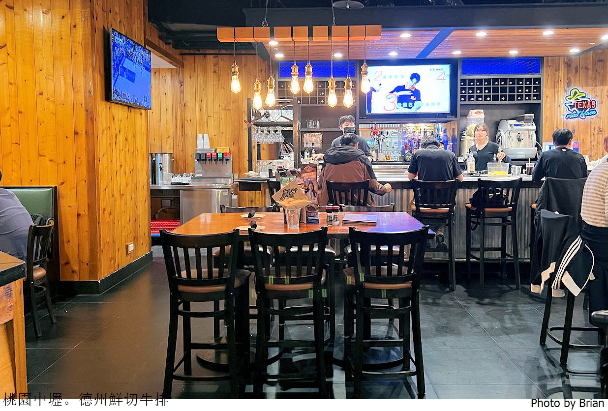 桃園青埔 Texas Roadhouse 德州鮮切牛排。道地美式牛排超大漢堡