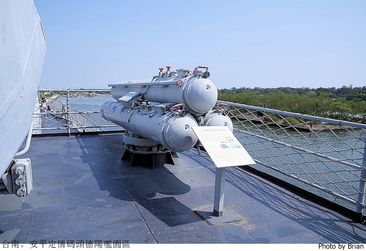 台南安平定情碼頭德陽艦園區。登上海軍戰艦體驗船上生活